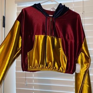 Super cute long sleeve top. Never worn… Size L